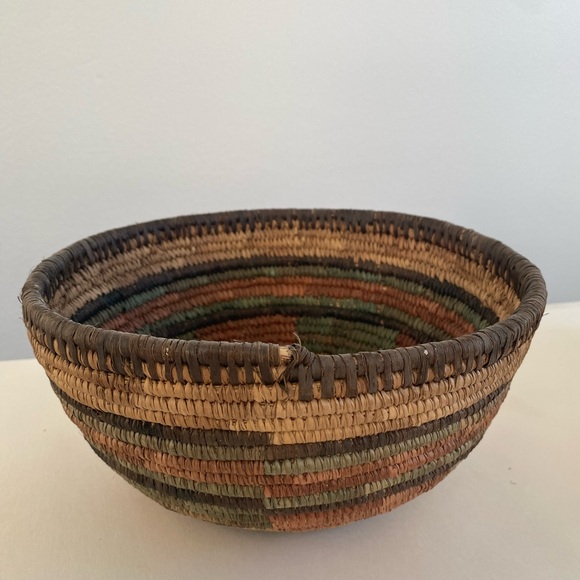 Vintage African Tribal Woven Coil Traditional Basket Multicolor Hand crafted - Picture 6 of 10